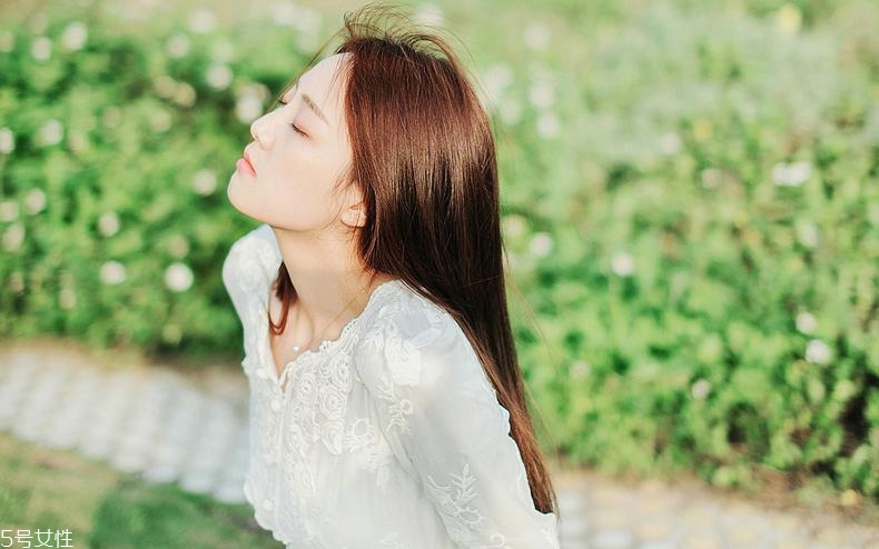 手比臉白是什么原因？手比臉白怎么回事？