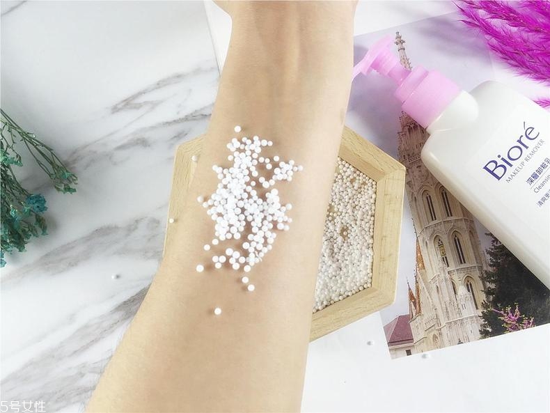 碧柔卸妝乳卸得干凈嗎？碧柔卸妝乳卸妝能力測試