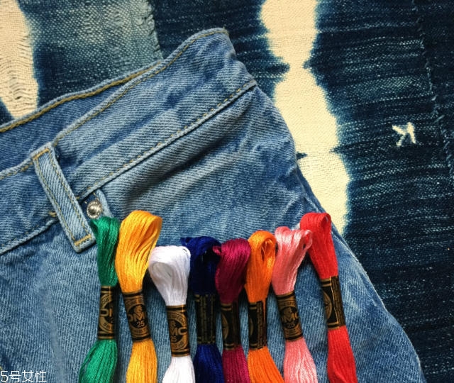 舊牛仔褲怎么改好看？只需幾步立馬變身時(shí)尚褲子
