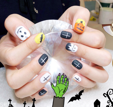 萬圣節(jié)女巫美甲教程 零基礎(chǔ)也可以畫很美 萬圣節(jié)女巫美甲教程 零基礎(chǔ)也可以畫很美