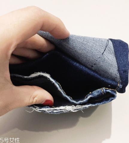 舊牛仔褲怎么改好看？只需幾步立馬變身時(shí)尚褲子