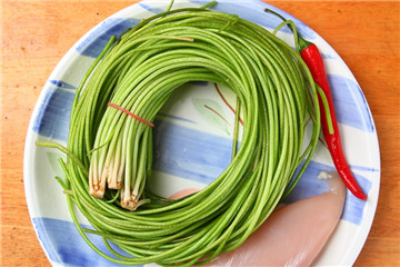 野蓮怎么炒好吃 荇菜怎么吃 野蓮怎么炒好吃 荇菜怎么吃