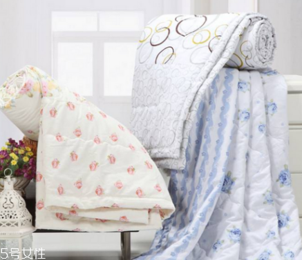 空調(diào)被一般幾斤重？不同填充物重量不同