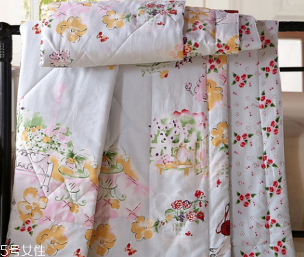 空調(diào)被上有血怎么處理？清理血漬小妙招