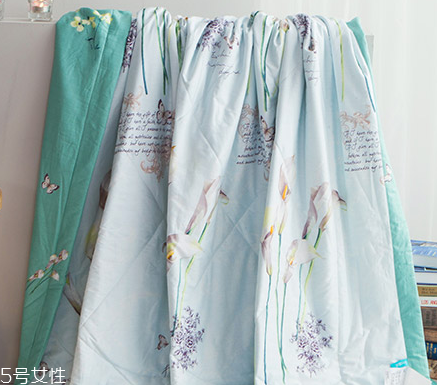 空調(diào)被和棉被的差別 原來區(qū)別這么大 空調(diào)被和棉被的差別 原來區(qū)別這么大