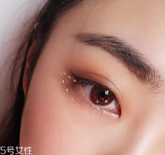 下眼影怎么畫顯眼睛大？眼睛變大2倍的下眼影畫法