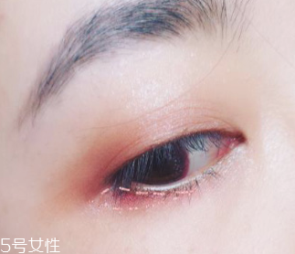 下眼影怎么畫顯眼睛大？眼睛變大2倍的下眼影畫法