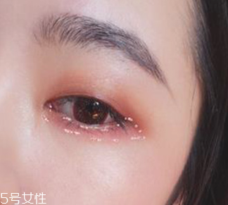 下眼影怎么畫顯眼睛大？眼睛變大2倍的下眼影畫法