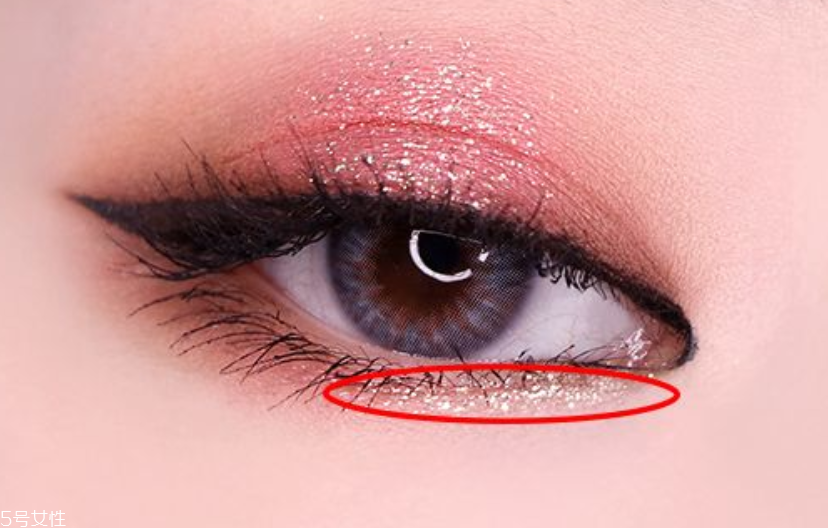 下眼影怎么畫顯眼睛大？眼睛變大2倍的下眼影畫法