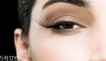 下眼影怎么畫顯眼睛大？眼睛變大2倍的下眼影畫法