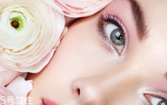 下眼影怎么畫顯眼睛大？眼睛變大2倍的下眼影畫法