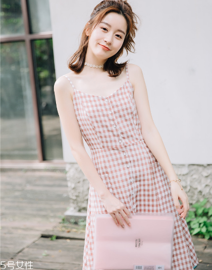 瘦人穿什么連衣裙好看？這三款讓你美上天