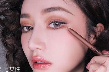 下眼影顯臟怎么辦？下眼影怎么畫不突兀？