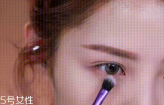 下眼影顯臟怎么辦？下眼影怎么畫不突兀？