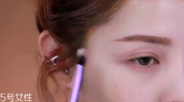 下眼影顯臟怎么辦？下眼影怎么畫不突兀？