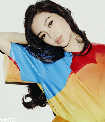 染發(fā)好還是戴假發(fā)好？染發(fā)假發(fā)選哪個