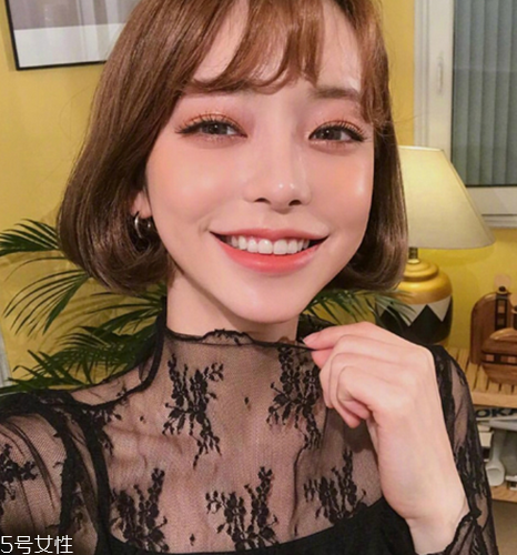 染發(fā)好還是戴假發(fā)好？染發(fā)假發(fā)選哪個