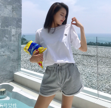 不會(huì)穿衣服搭配怎么辦？有這三樣就夠了