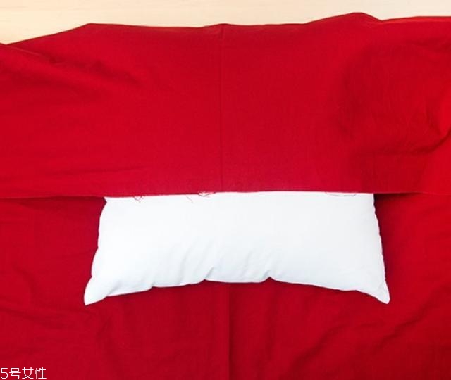 抱枕套不用拉鏈的做法 一看就會的抱枕套新玩法 抱枕套不用拉鏈的做法 一看就會的抱枕套新玩法