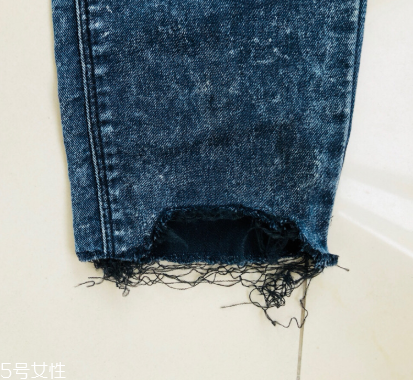 舊牛仔褲怎么改好看？只需幾步立馬變身時(shí)尚褲子