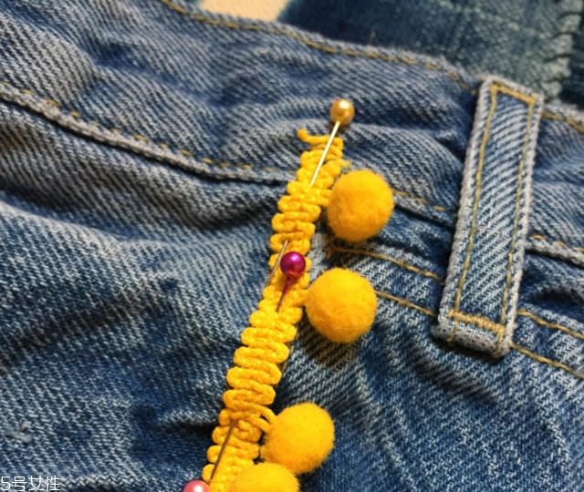 舊牛仔褲怎么改好看？只需幾步立馬變身時(shí)尚褲子