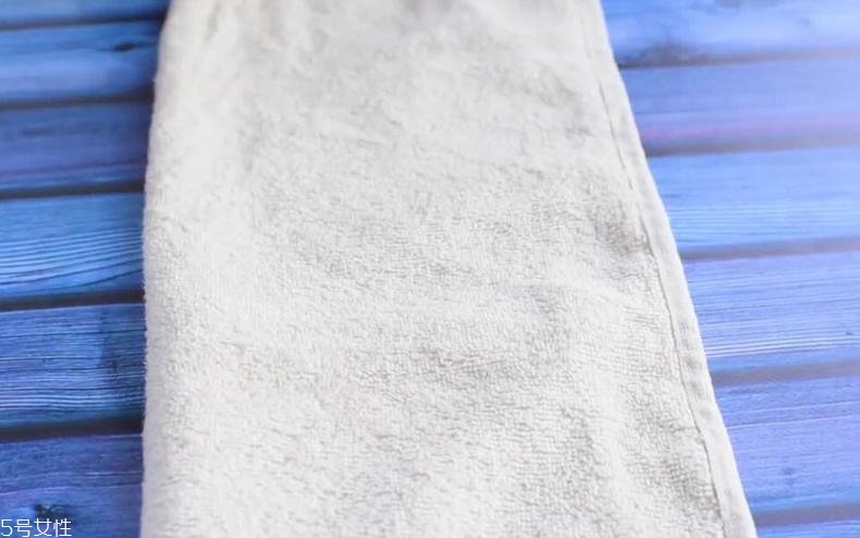 毛巾收納的折疊方法 一秒搞定毛巾收納