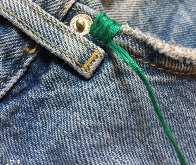 舊牛仔褲怎么改好看？只需幾步立馬變身時(shí)尚褲子