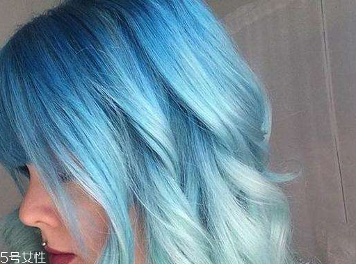 漂染頭發(fā)要多久幾個小時 漂染頭發(fā)要多久幾個小時