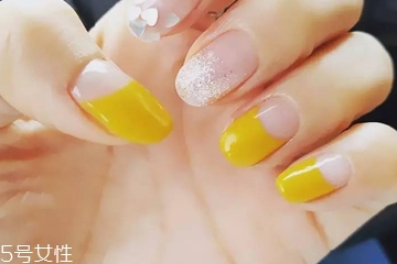 美甲發(fā)黃是怎么回事 3種原因?qū)μ?hào)入座 美甲發(fā)黃是怎么回事 3種原因?qū)μ?hào)入座