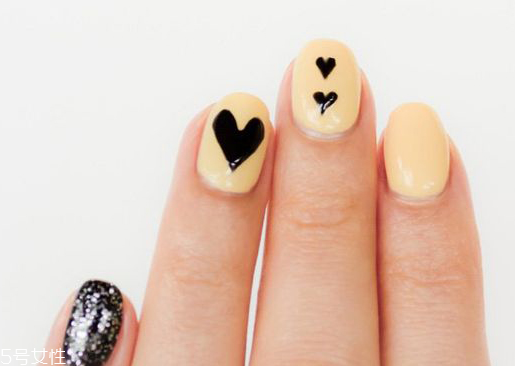 美甲加固膠用在哪個(gè)步驟 不是人人都需要 美甲加固膠用在哪個(gè)步驟 不是人人都需要