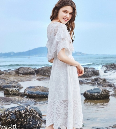 小白裙配什么鞋子好看 顏色款式大起底 小白裙配什么鞋子好看 顏色款式大起底