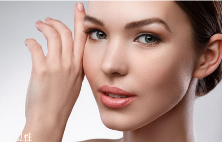 女的為什么會(huì)長(zhǎng)唇毛 唇毛是正?，F(xiàn)象