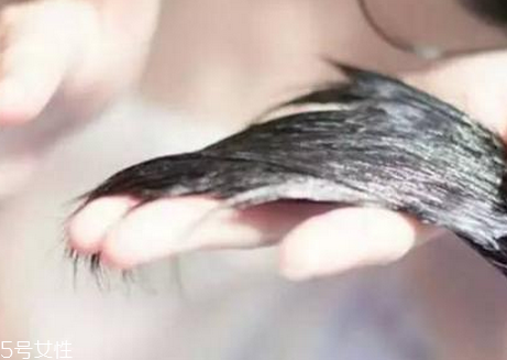 護(hù)發(fā)素能洗真絲衣服嗎？這樣做是不對(duì)的