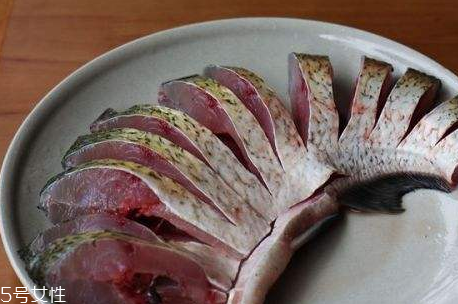 鳊魚和鯧魚的區(qū)別在哪里 鳊魚和鯧魚的區(qū)別在哪里