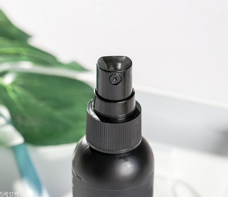 nyx定妝噴霧黑白區(qū)別 適合不同膚質 nyx定妝噴霧黑白區(qū)別 適合不同膚質