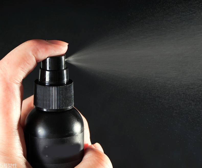 nyx定妝噴霧黑白區(qū)別 適合不同膚質 nyx定妝噴霧黑白區(qū)別 適合不同膚質