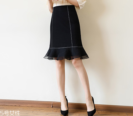 魚尾半身裙怎么搭配 不一樣的街頭風(fēng) 魚尾半身裙怎么搭配 不一樣的街頭風(fēng)