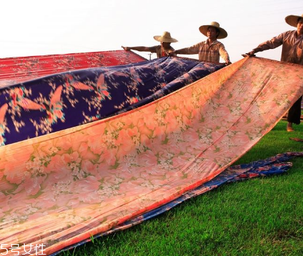 香云紗可以水洗嗎 清洗方式要注意 香云紗可以水洗嗎 清洗方式要注意