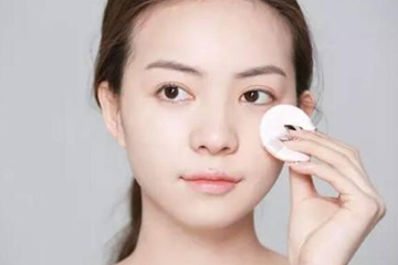 散粉怎么涂不卡粉 3種膚質(zhì)3種上妝手法 散粉怎么涂不卡粉 3種膚質(zhì)3種上妝手法