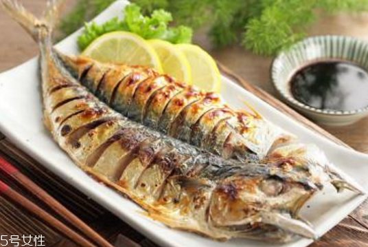 秋刀魚的食用方法有哪些 清蒸紅燒 秋刀魚的食用方法有哪些 清蒸紅燒