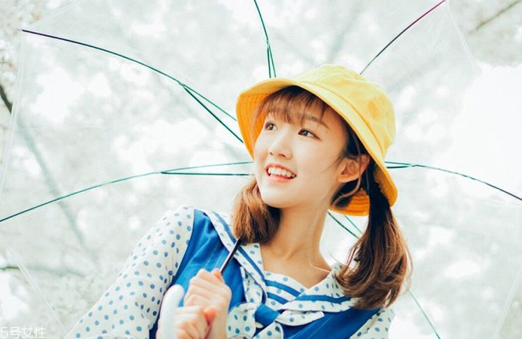 深色衣服怎么穿不顯老 3招就能搞定 深色衣服怎么穿不顯老 3招就能搞定