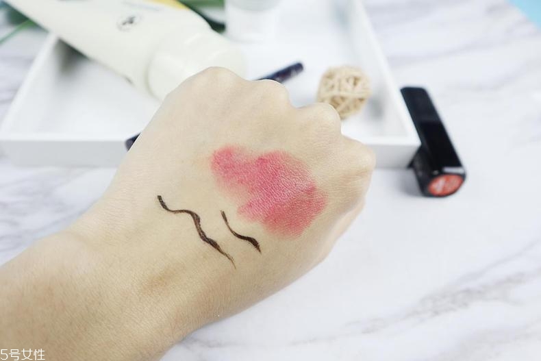 悅詩風吟和dmc洗面奶哪個好 油皮用悅詩風吟更好 悅詩風吟和dmc洗面奶哪個好 油皮用悅詩風吟更好