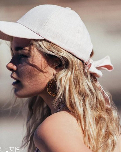 棒球帽上的汗?jié)n怎么洗 巧妙去除汗?jié)n 棒球帽上的汗?jié)n怎么洗 巧妙去除汗?jié)n