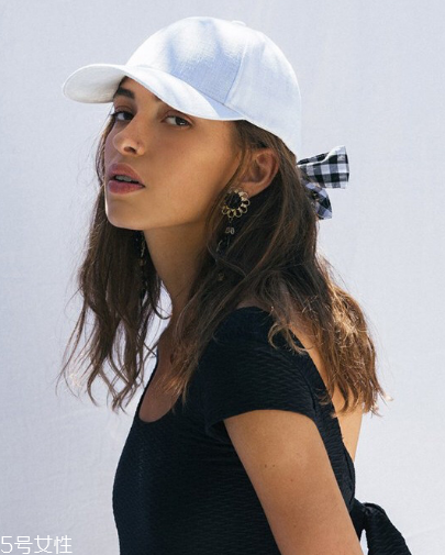 棒球帽上的汗?jié)n怎么洗 巧妙去除汗?jié)n 棒球帽上的汗?jié)n怎么洗 巧妙去除汗?jié)n