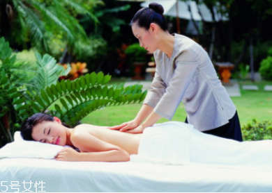 精油開背可以洗澡嗎 精油開背之后宜洗熱水澡 精油開背可以洗澡嗎 精油開背之后宜洗熱水澡