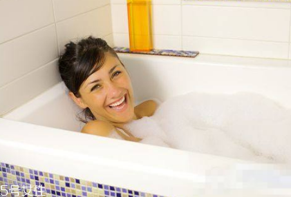 排毒精油有哪些 女生排毒養(yǎng)顏方法大全 排毒精油有哪些 女生排毒養(yǎng)顏方法大全