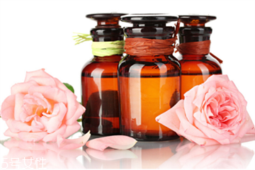 精油涂抹后需要清洗嗎 皮膚會(huì)自行吸收 精油涂抹后需要清洗嗎 皮膚會(huì)自行吸收