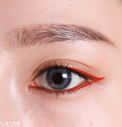 用眼影怎么畫眼線 深邃電眼5大技巧公開 用眼影怎么畫眼線 深邃電眼5大技巧公開