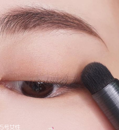 用眼影怎么畫眼線 深邃電眼5大技巧公開 用眼影怎么畫眼線 深邃電眼5大技巧公開