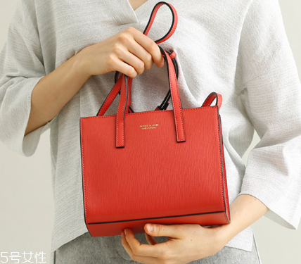 手提包什么風(fēng)格好看 這三種為你撐足場(chǎng)面 手提包什么風(fēng)格好看 這三種為你撐足場(chǎng)面